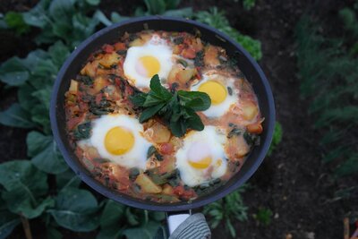 Shakshuka met aardappel en spinazie